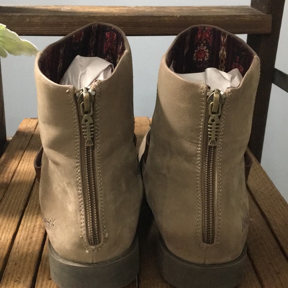 Blowfish Booties - Picture 2 of 9